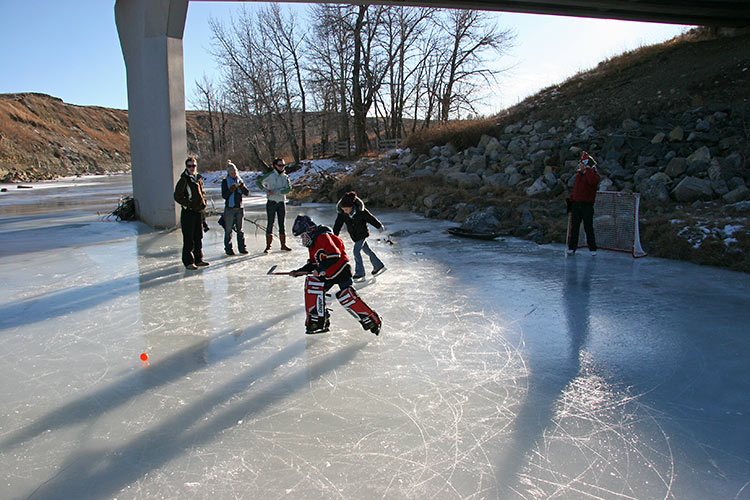 Pond hockey under the bridge, Dec 07