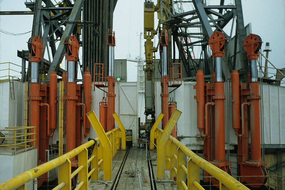 hydraulic stabilization jacks...