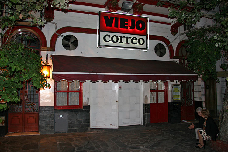 The Viejo Correo tango club...