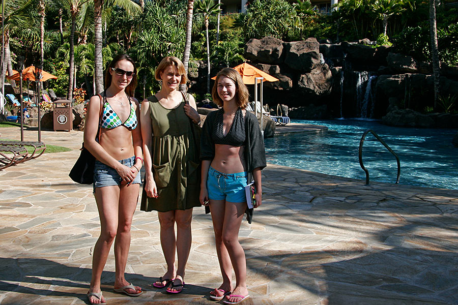 Kenna, Mary-Ann and Sarah, Ho'olai pool...