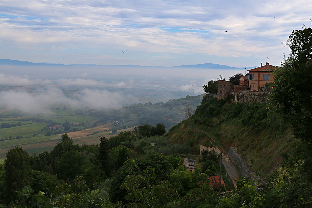 We left the beautiful town of Montepulciano in the morning, and <br />started our long drive south, past Rome and then west <br />towards the coast of the Tyrrhenian Sea...